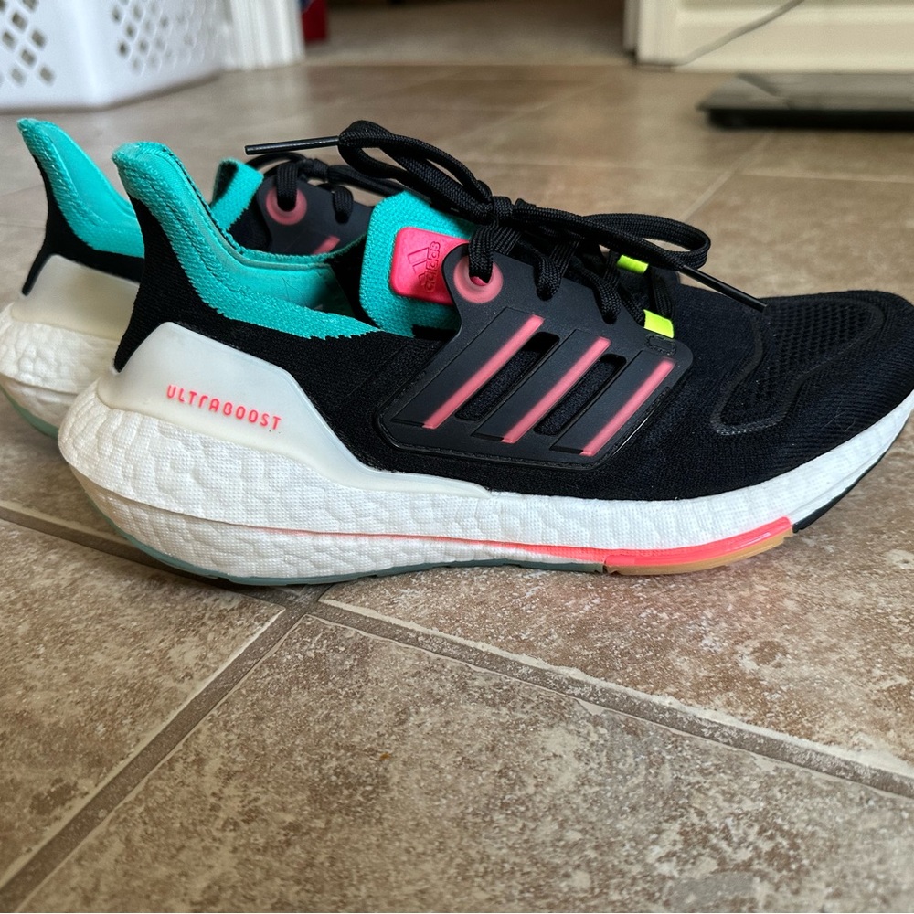 Adidas Ultraboost 22